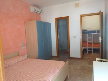 quadruple room 5 minutes from the sea