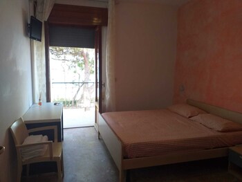 quadruple room 5 minutes from the sea