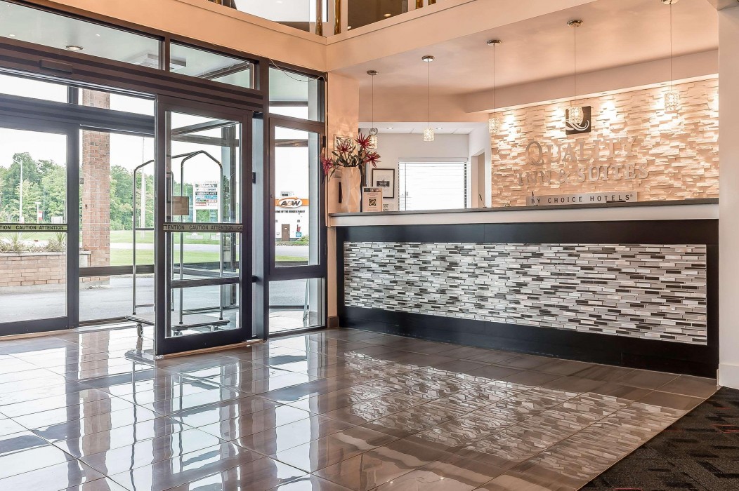 Quality Inn & Suites,Ontario>>Hawkesbury,3 star