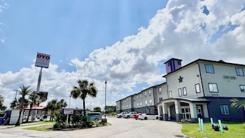 oyo townhouse sulphur la extended stay