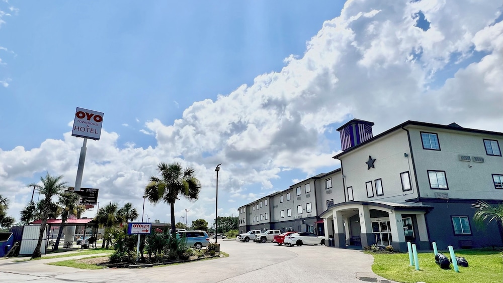 oyo townhouse sulphur la extended stay
