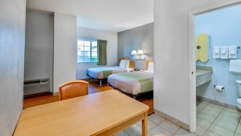 oyo townhouse sulphur la extended stay