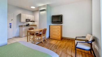 oyo townhouse sulphur la extended stay