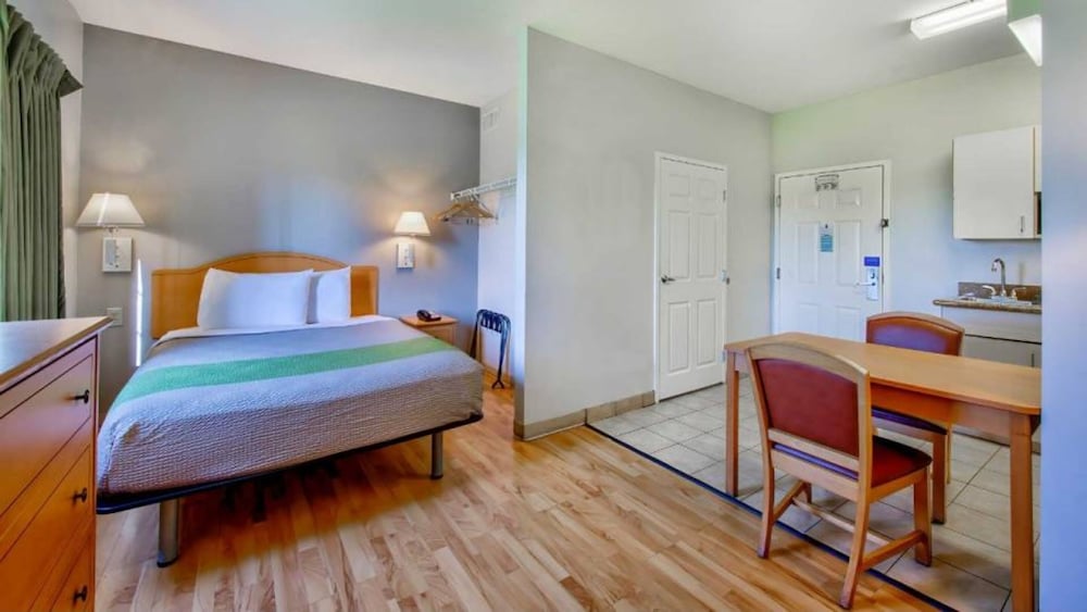 oyo townhouse sulphur la extended stay