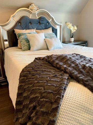 The Oakwood Cottage - With Yard & Parking,,3 star