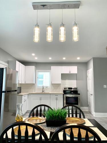 The Oakwood Cottage - With Yard & Parking,,3 star