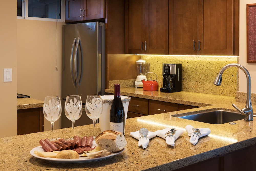 mahana 604 oceanfront 1bd 1ba 1 bedroom condo by redawning