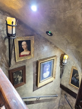 hocus pocus tiny hotel