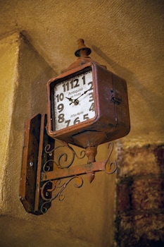 hocus pocus tiny hotel