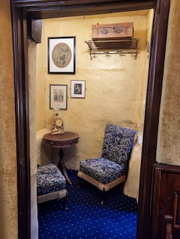 hocus pocus tiny hotel