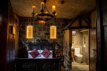 hocus pocus tiny hotel