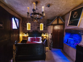 hocus pocus tiny hotel