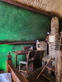 hocus pocus tiny hotel