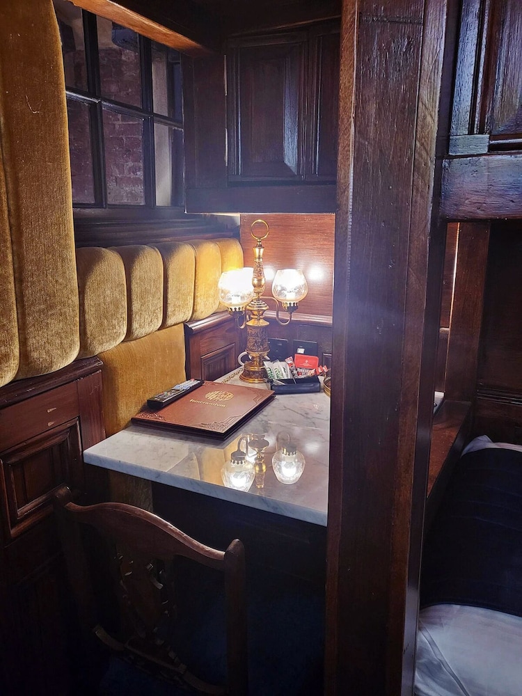 hocus pocus tiny hotel