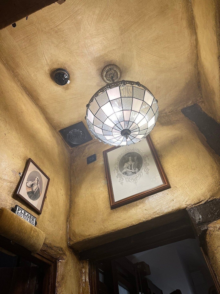 hocus pocus tiny hotel