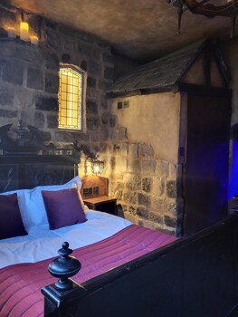 hocus pocus tiny hotel