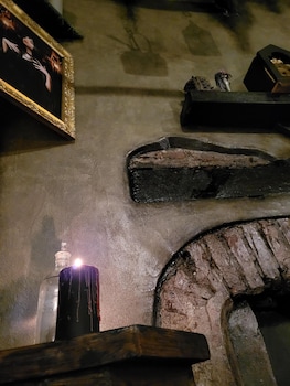 hocus pocus tiny hotel
