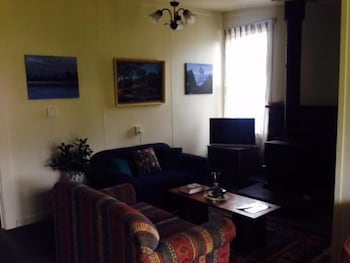 kumara historic cottages hostel