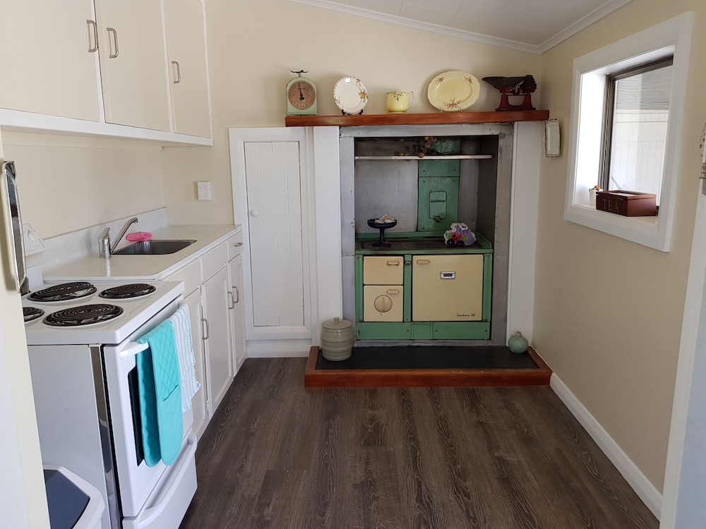 kumara historic cottages hostel