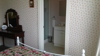 kumara historic cottages hostel