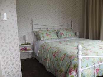 kumara historic cottages hostel