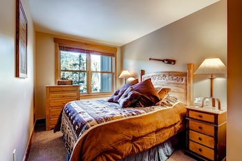 Springs 8831,53 Hunki Dori Ct,3 star