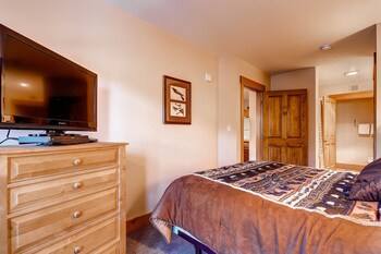 Springs 8831,53 Hunki Dori Ct,3 star