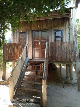 room in bb mida creek eco camp cottage house