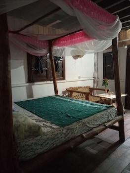 room in bb mida creek eco camp cottage house