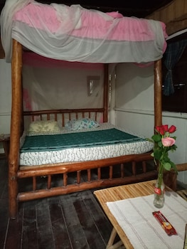 room in bb mida creek eco camp cottage house