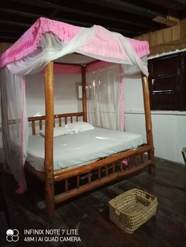 room in bb mida creek eco camp cottage house