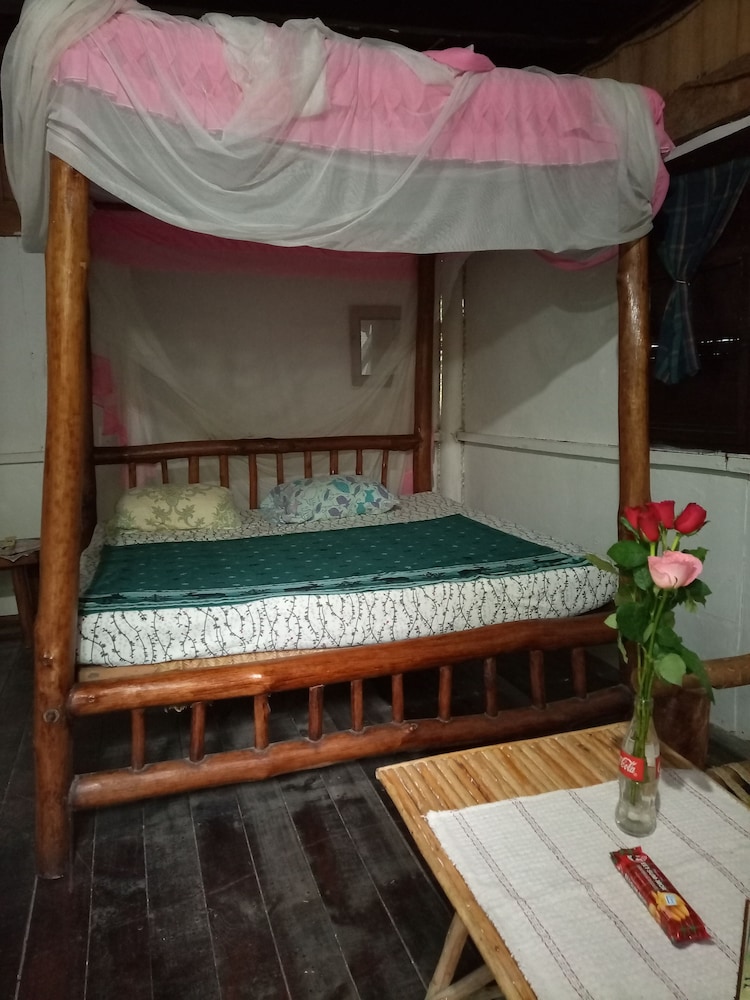 room in bb mida creek eco camp cottage house