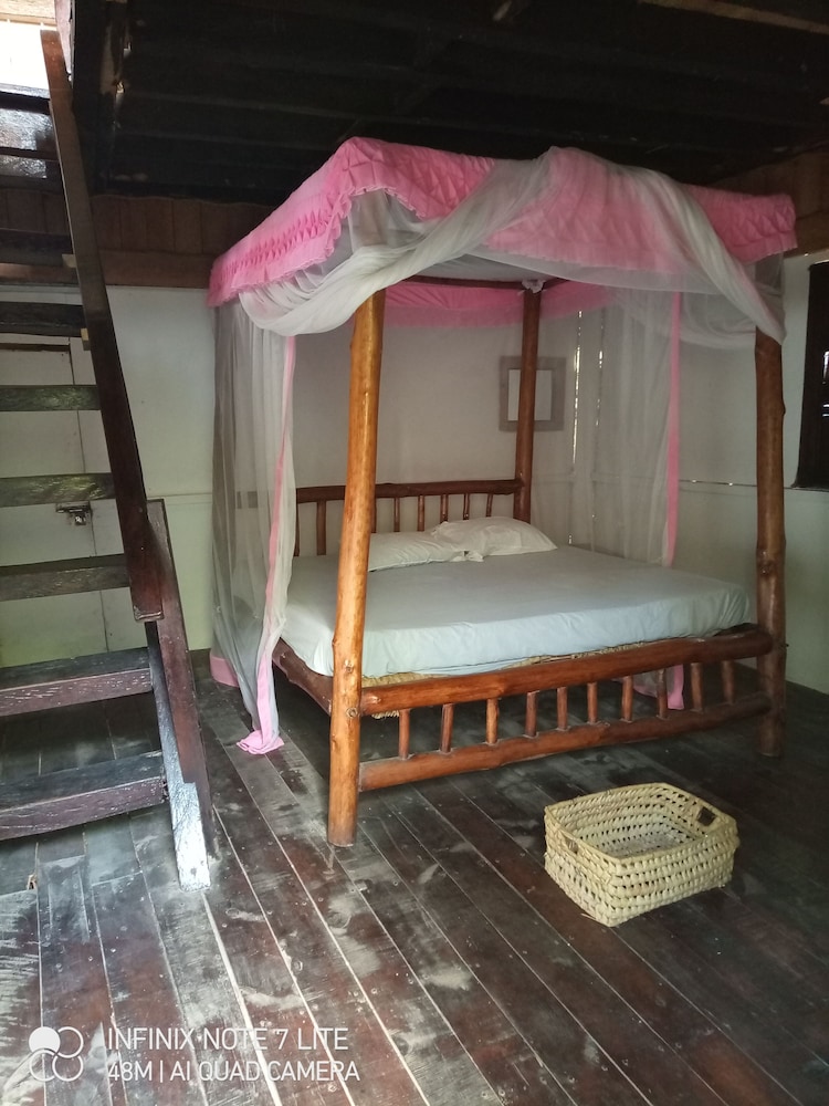 room in bb mida creek eco camp cottage house