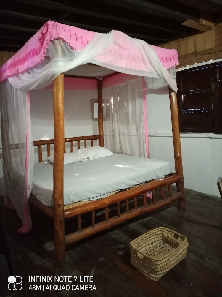 room in bb mida creek eco camp cottage house