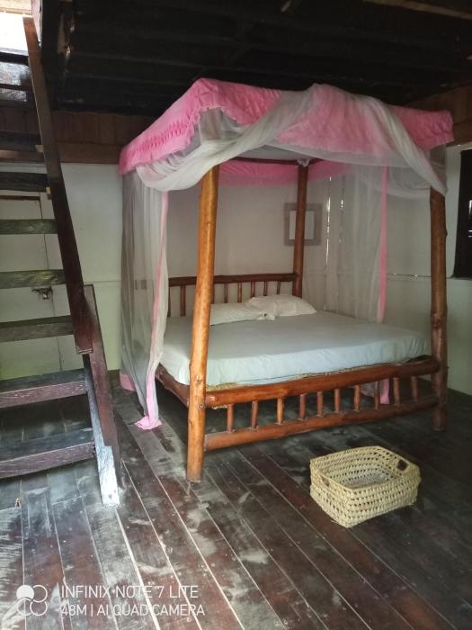 room in bb mida creek eco camp cottage house