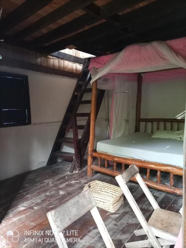 room in bb mida creek eco camp cottage house