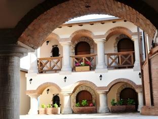 vinifera vineyards hotel
