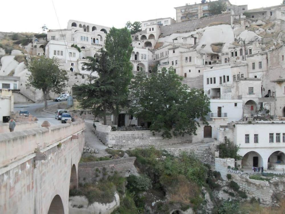 el puente cave hotel