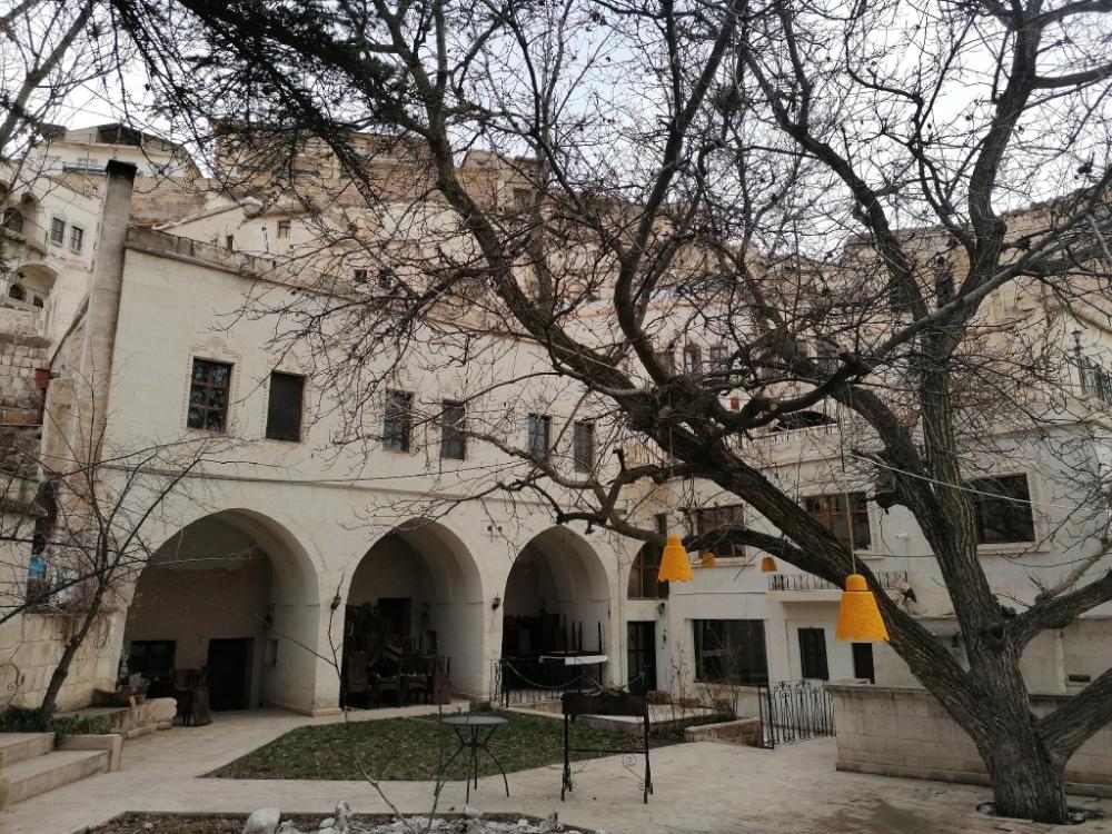 el puente cave hotel