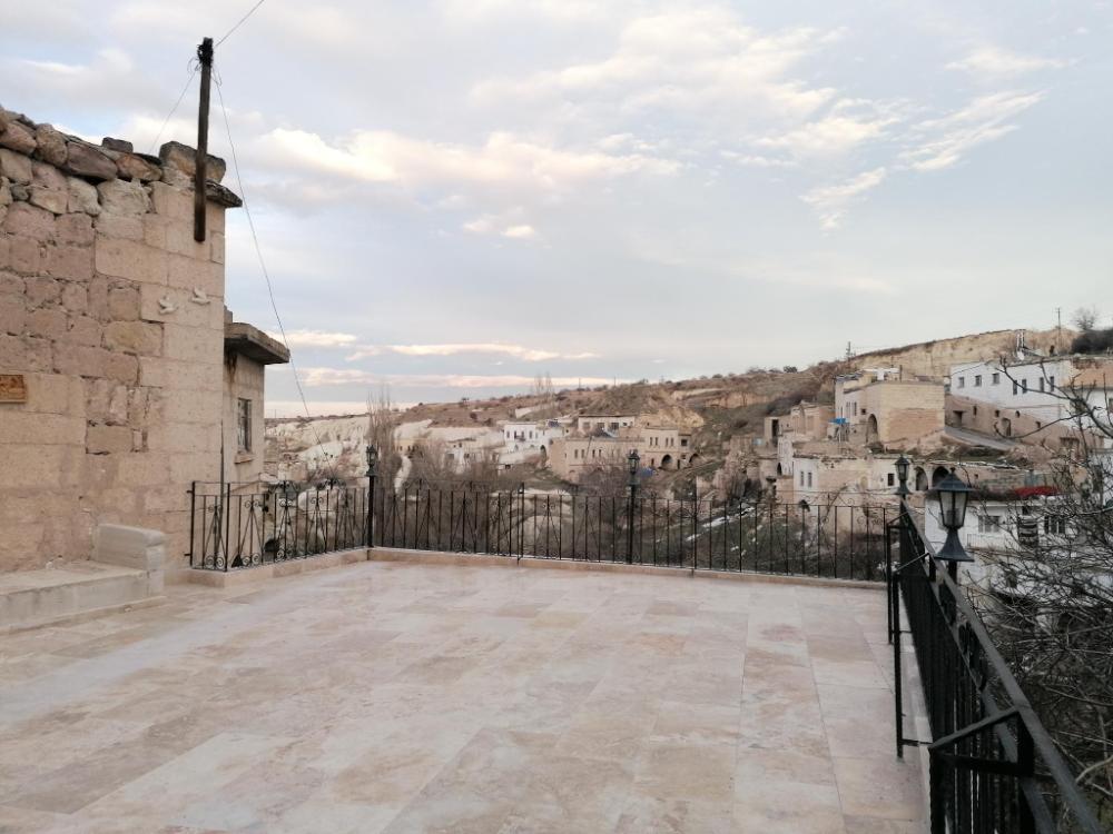 el puente cave hotel