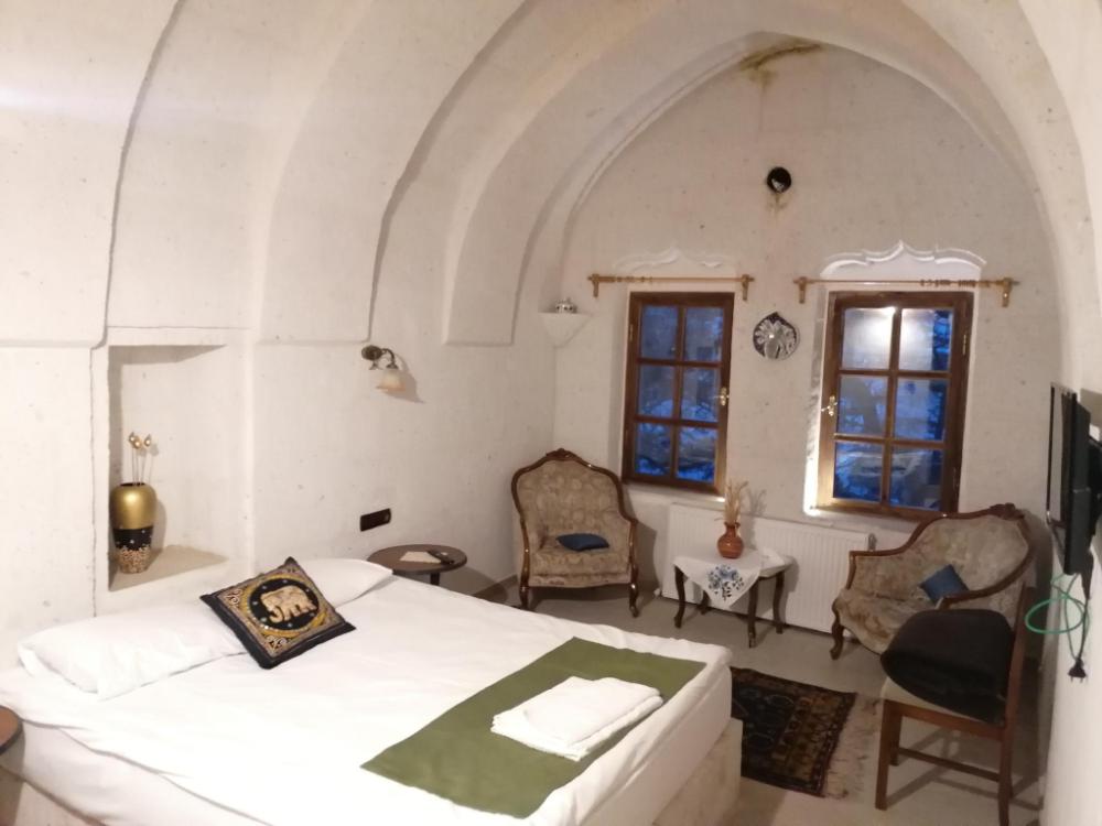 el puente cave hotel