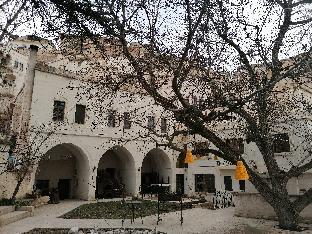 el puente cave hotel