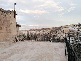 el puente cave hotel