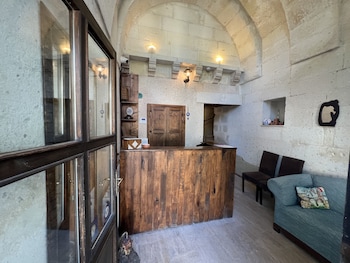 el puente cave hotel