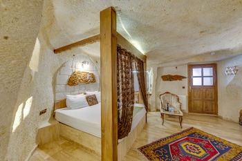 el puente cave hotel