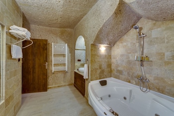 el puente cave hotel