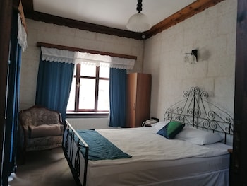 el puente cave hotel