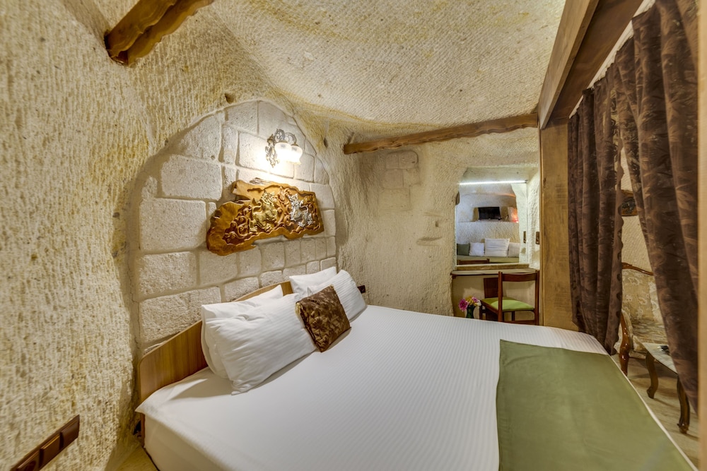 el puente cave hotel