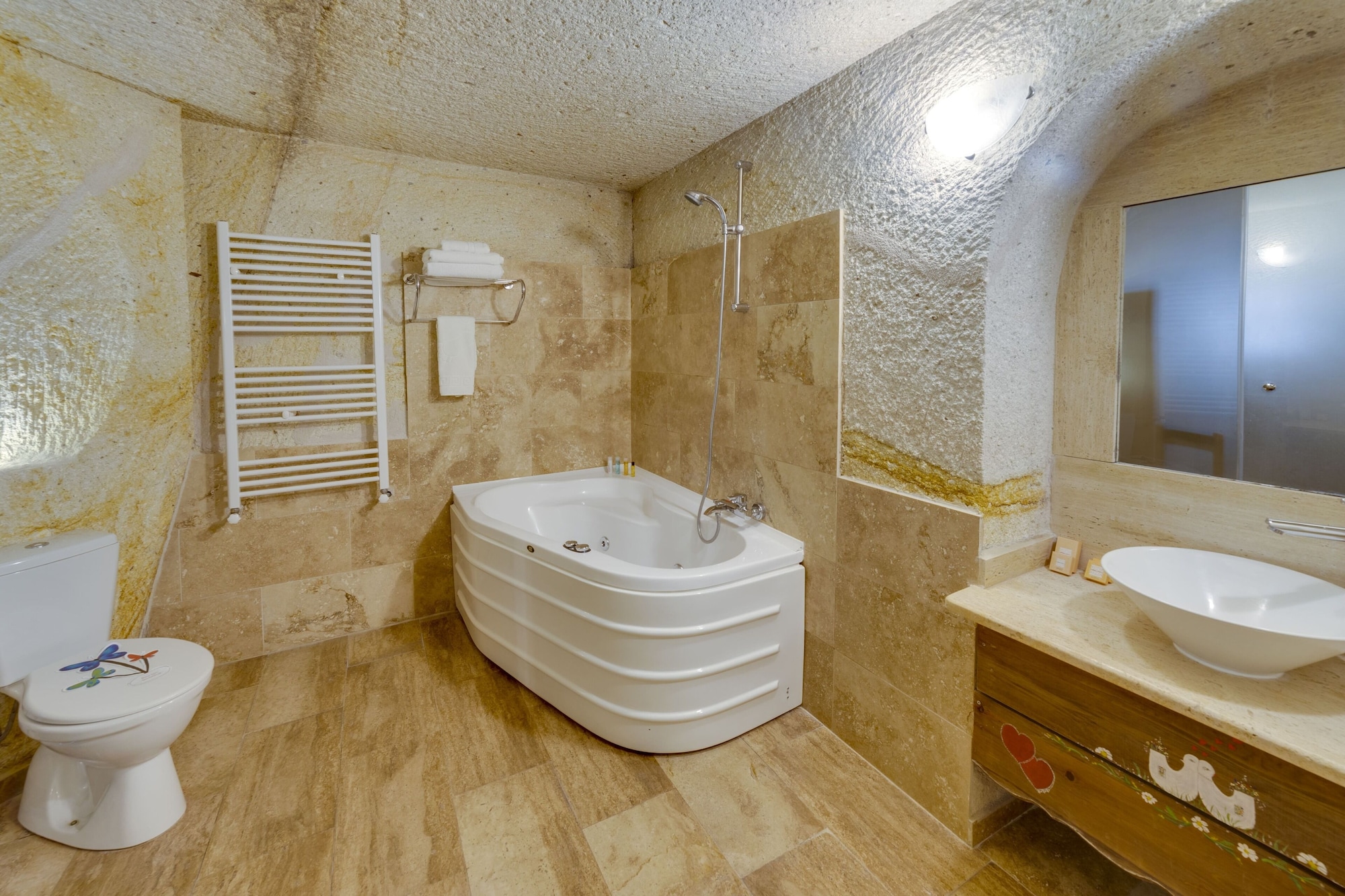 el puente cave hotel