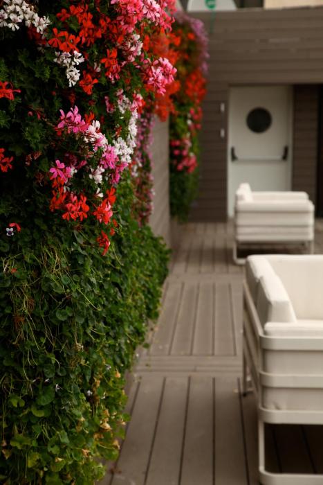 eyal hotel